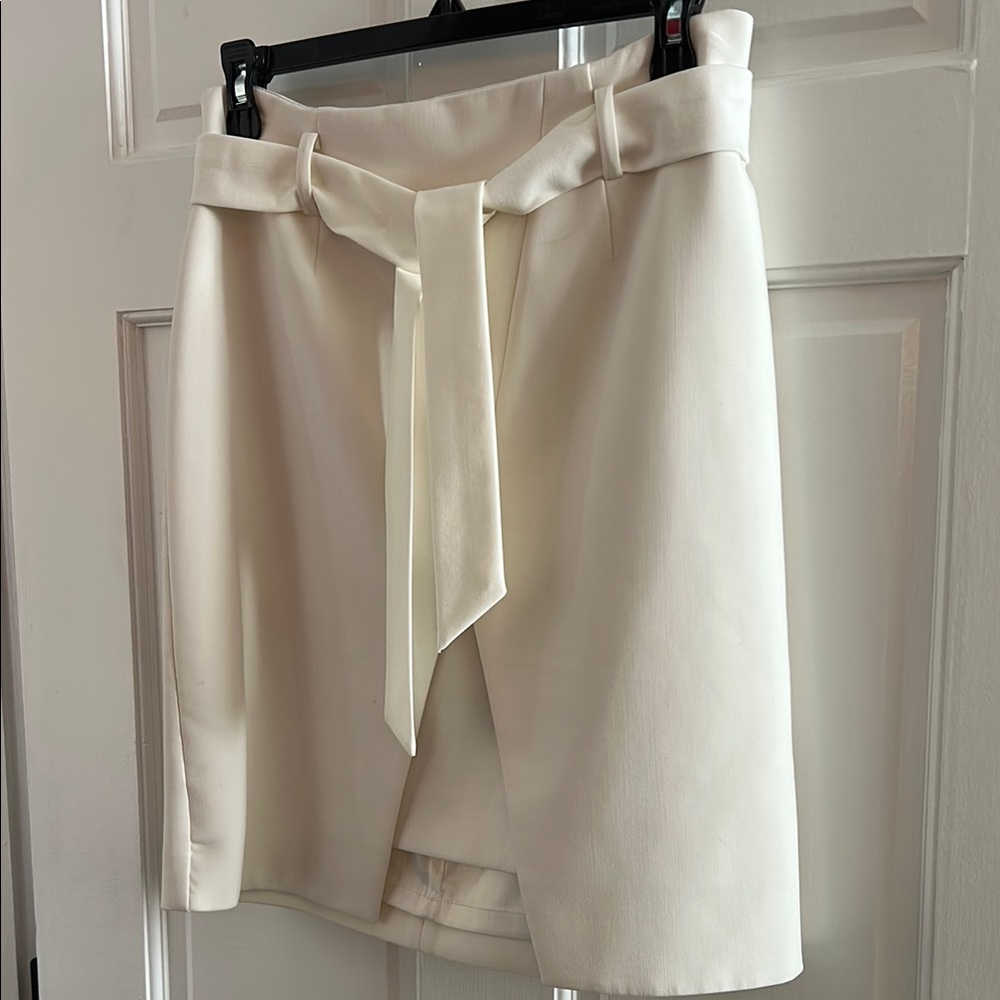 White House Black Market Cream Pencil Skirt